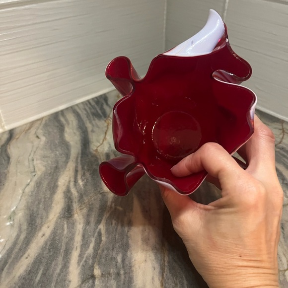 Swirl Handkerchief Burgundy White Art Glass Vase
Approx 4.5” tall - Picture 4 of 6